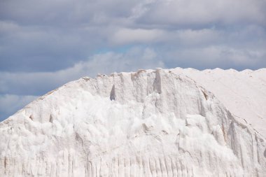 Santa Pola tuz dağlarında tuz dağları