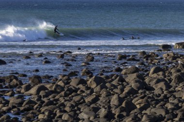 Taranaki, Yeni Zelanda sahillerinde sörf