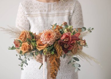 Sonbahar düğünü için boho düğün buketi