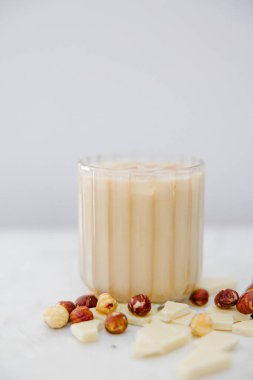 Beyaz Çikolatalı Macadamia Fındıklı Latte