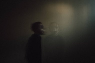 Ürkütücü bodrum katında dikilen palyaço çocuğu iki kez görmüş.