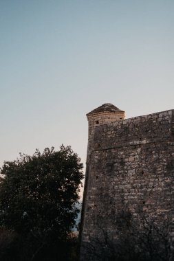 Arnavutluk 'taki güzel Porto Palermo Kulesi Tarihi Venedik Kalesi