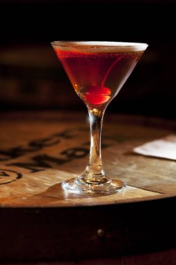 Şeri ile bir martini görüntüsü ve dikey sapı