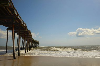 Avon Pier Cape Hatteras Ulusal Sahil Altından Görünüm