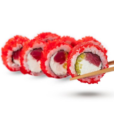 Tofu peyniri ve ton balıklı suşi rulosu.