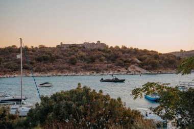Arnavutluk 'un Botlu Porto Palermo Körfezi