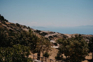 SH8 Otoyolu Llogara Geçidi, Arnavutluk Riviera Sahil Hattı
