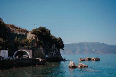 Arnavutluk 'un Vlor kentindeki Plajın Yanındaki Sahil Tüneli, Arnavutluk Riviera