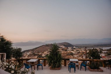 Ksamil ile Sarand Arasındaki Sunset Terrace Bakış Alanı, Arnavutluk Rivierası