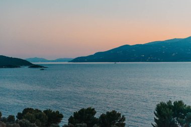 Arnavut Rivierası Alacakaranlık Koyu Manzarası