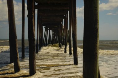 Avon Pier Cape Hatteras Ulusal Sahil Altından Görünüm