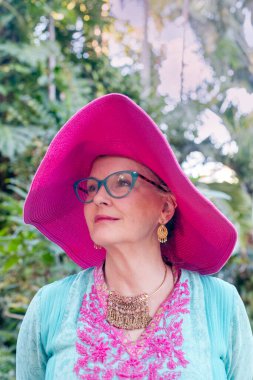 Bir sosyetenin sıradan vesikalık fotoğrafı.