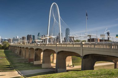 Dallas Teksas Margaret Hunt Tepesi Köprüsü Trinity Nehri üzerinde
