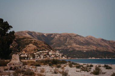 İyon Denizi manzaralı Qeparo, Arnavutluk Köyü