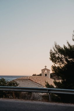Arnavutluk 'ta Bell ile Kilise, Geleneksel Dini Mimari