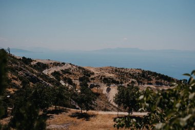 SH8 Otoyolu Llogara Geçidi, Arnavutluk Riviera Sahil Hattı