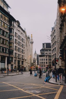 Londra 'nın Büyük Yangını Anıtı sokak manzarası