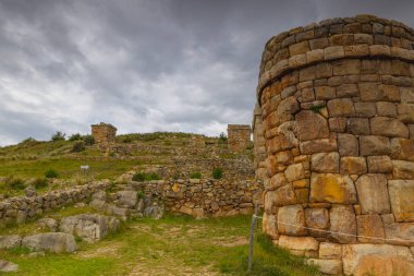 Molloco 'lu Chullpas, Peru' daki cenaze kuleleri.
