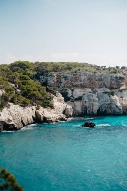 Rocky Cliffs ve Turkuaz Waters Macarella Sahili, Menorca