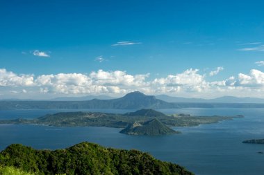 Filipinlerdeki Taal yanardağının Tagaytay kalderası