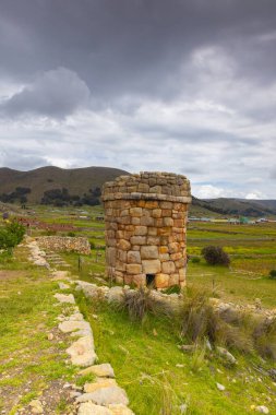 Molloco 'lu Chullpas, Peru' daki cenaze kuleleri.