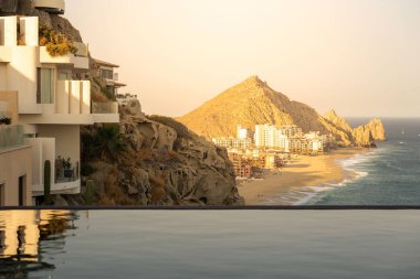 Yazın sonsuz havuzdan Cabo San Lucas 'ın altın saat manzarası