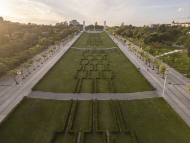 Şehir merkezindeki tarihi Eduardo VII bahçelerinin güzel hava manzarası