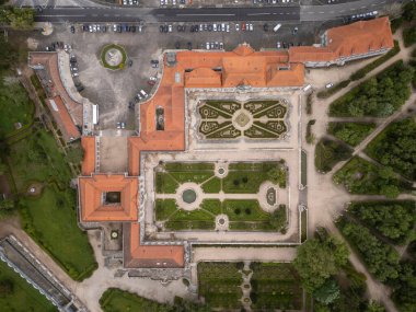 Queluz Sarayı 'nın eski tarihi binasının güzel hava manzarası