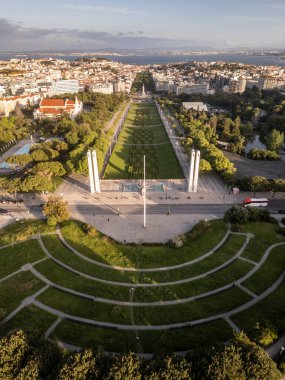 Lizbon şehir merkezindeki yeşil parka güzel bir hava manzarası