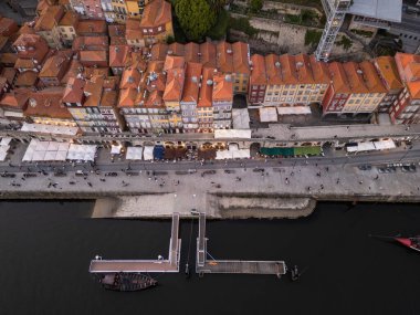 Geleneksel tarihi binalara güzel hava manzarası