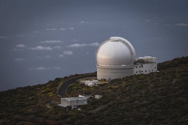 astronomik gözlemevinin kubbeleri