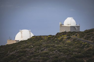 astronomik gözlemevinin kubbeleri