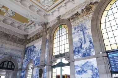 Eski tarihi Sao Bento istasyon binasının güzel manzarası.