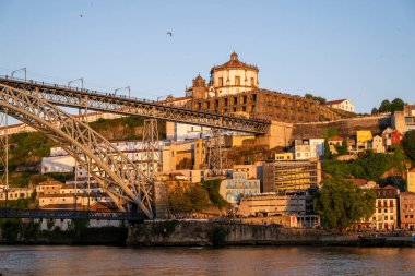 Eski tarihi metal Luis Köprüsü 'nün güzel manzarası