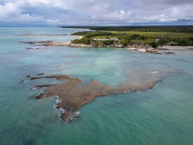 Mercan resiflerine ve Cumuruxatiba 'daki vahşi plajlara güzel bir hava manzarası