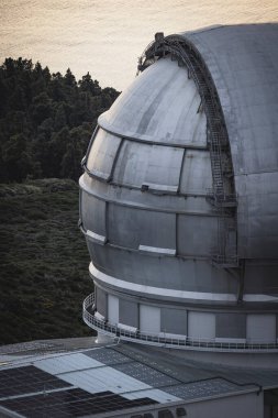 astronomik gözlemevinin kubbeleri