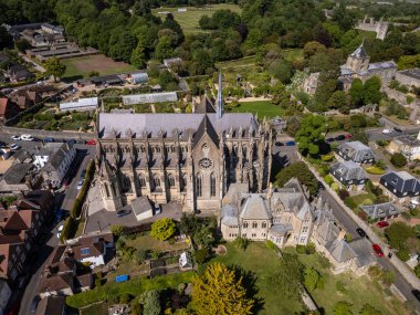 Arundel 'deki eski tarihi katedralin güzel hava manzarası