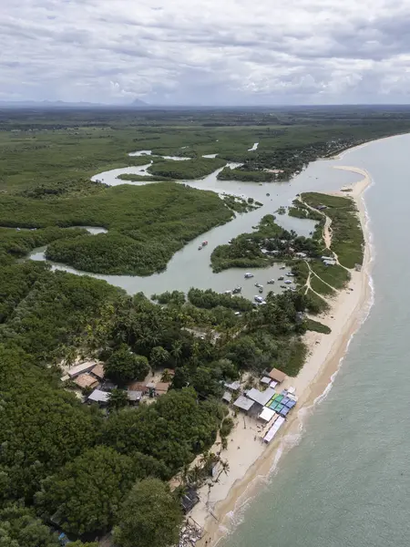 Long Beach kumsalı ve nehir ağzı için güzel bir hava manzarası