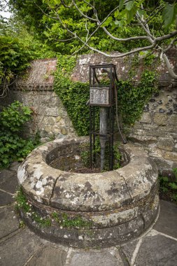 Lewes Village, İngiltere 'deki tarihi yeşil bahçeye güzel bir manzara.