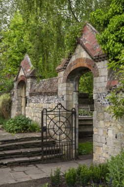 Lewes Village, İngiltere 'deki tarihi yeşil bahçeye güzel bir manzara.