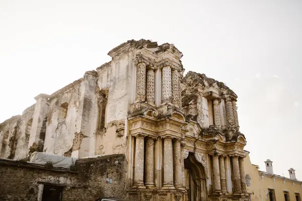Antigua, Guatemala 'daki Iglesia del Carmen kalıntıları.