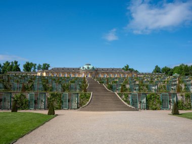 Sanssouci Sarayı 'ndaki merdiven ve teraslar.