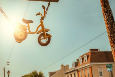 Germantown 'da Mavi Gök' e Karşı Üç Tekerlekli Sarı