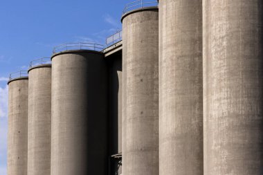 Tekrarlanan beton sütunların ayrıntıları