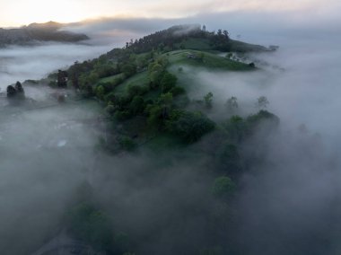 Sabahın ilk sisi havadan görünüyor.