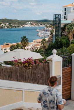 Cam Asansör ve Turist Menorca ile Mahon Limanı