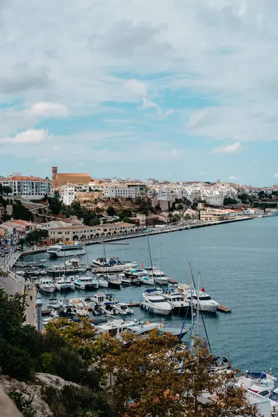 Mahon Limanı ve Old Town Cliffs, Menorca 'da Panoramik Görünüm