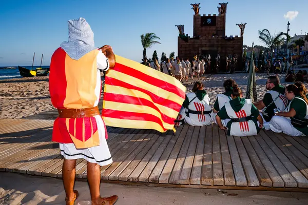 Villajoyosa 'daki zulada Katalan bayrağı dalgalanıyor.