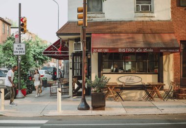 Philadelphia 'nın Sessiz Köşesinde Kırmızı Tente Bistro