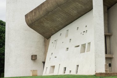 Notre Dame du Haut 'un pencereleri, Ronchamp